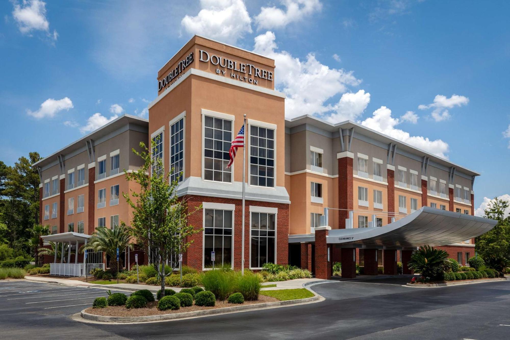 Doubletree By Hilton Airport
